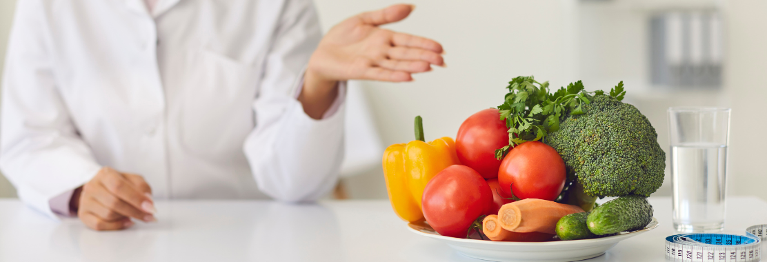 Dieta przy nietrzymaniu moczu – co jeść i pić, a czego unikać?