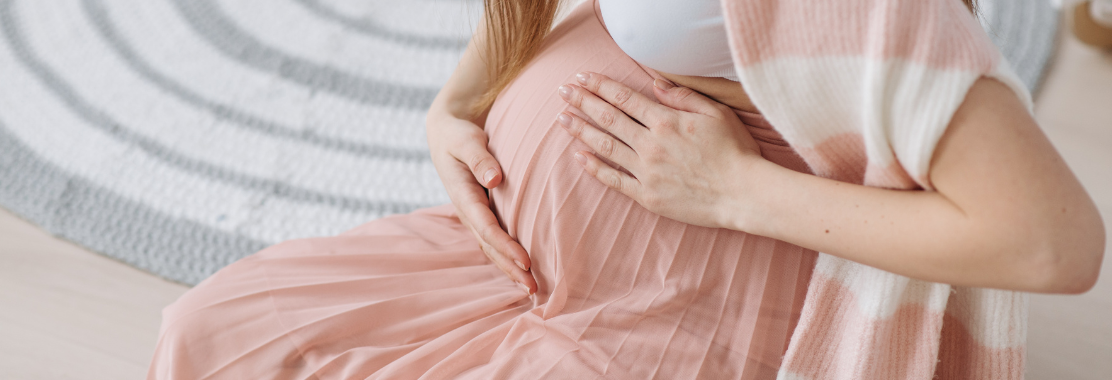 Nietrzymanie moczu w czasie ciąży i po porodzie – przyczyny, leczenie i zapobieganie